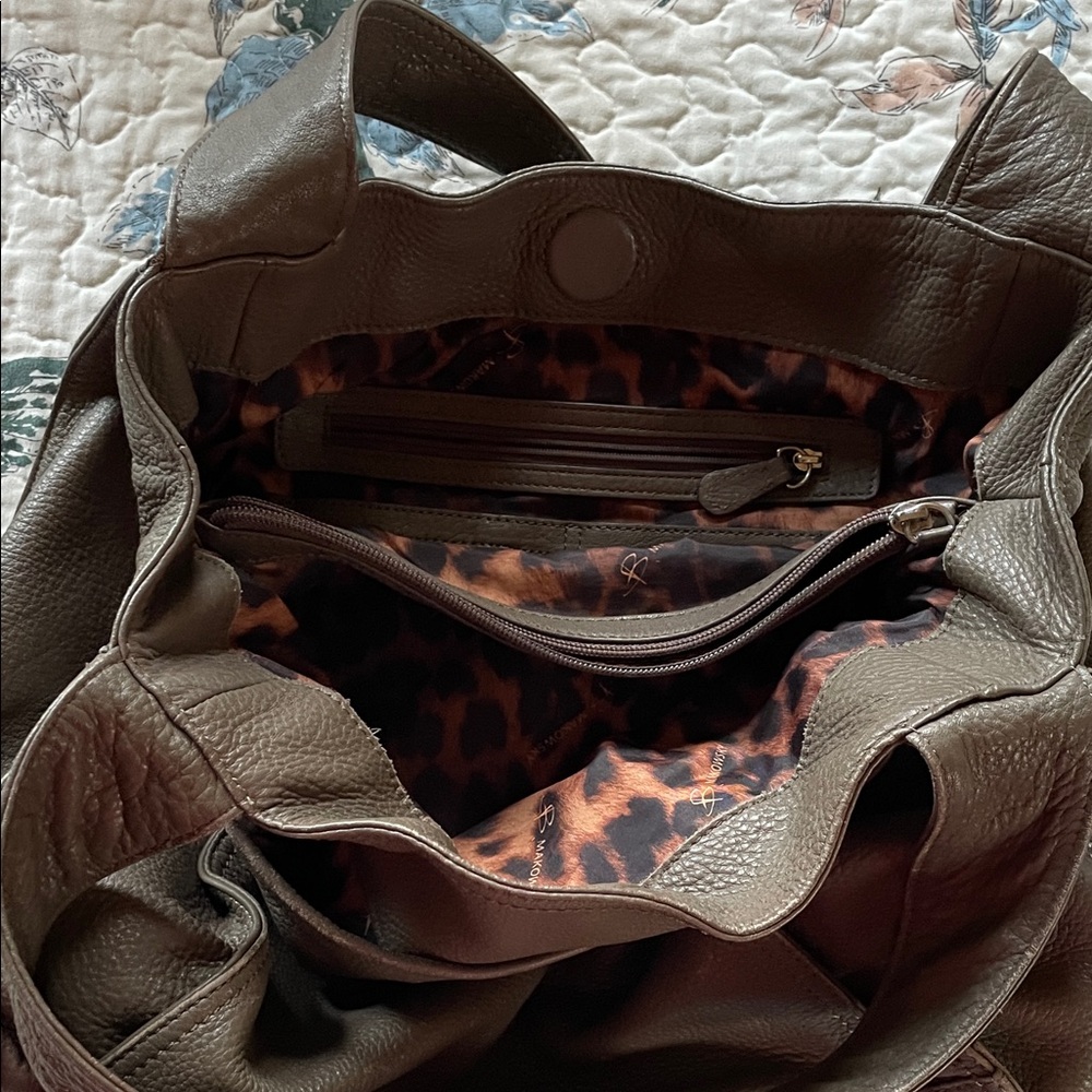 B Makowsky Large Grey Pebbled Leather Slouchy Bag - Picture 6 of 14
